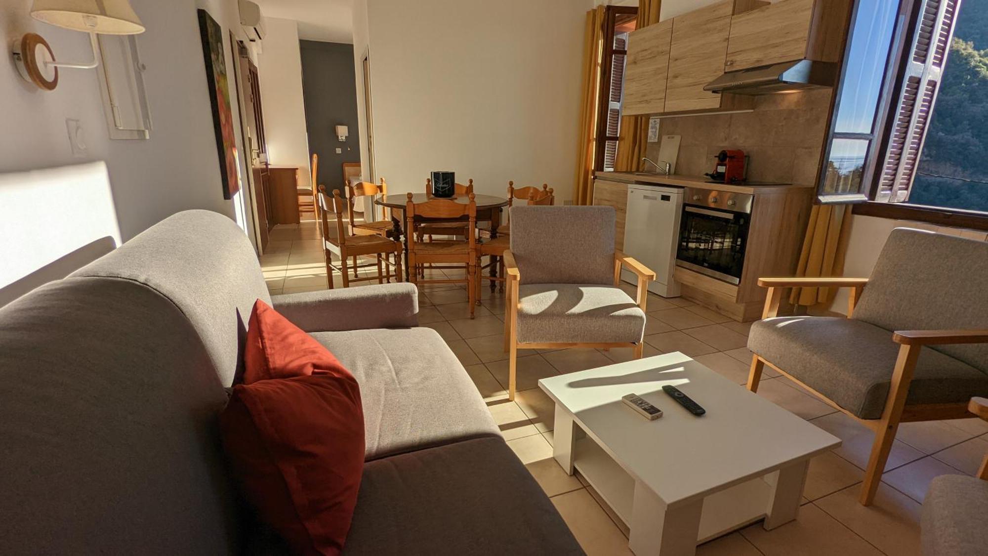 Apartment Le Porto T3 55m2 Vue Immeuble Traditionnel En Pierre De Taille Avec Prestations Exceptionnelles Barbecue Ordinateur Videosurveillance Terrasse Panoramique
