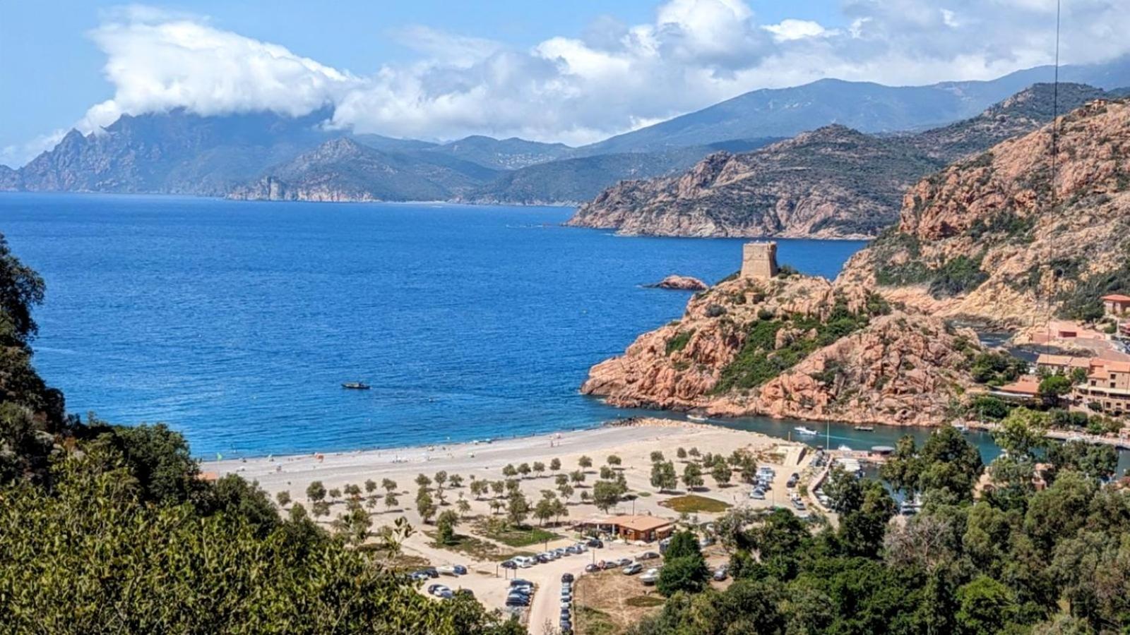 Le Porto T3 55m2 Vue Immeuble Traditionnel En Pierre De Taille Avec Prestations Exceptionnelles Barbecue Ordinateur Videosurveillance Terrasse Panoramique Porto (Corsica)