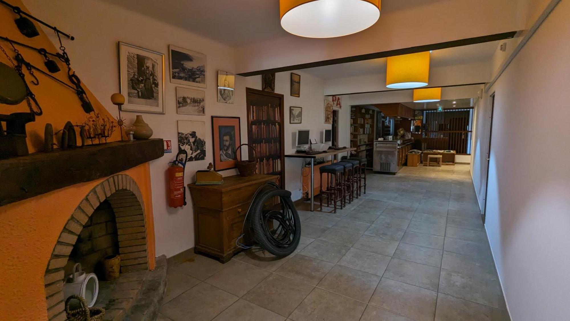 Le Porto T3 55m2 Vue Immeuble Traditionnel En Pierre De Taille Avec Prestations Exceptionnelles Barbecue Ordinateur Videosurveillance Terrasse Panoramique Porto (Corsica)
