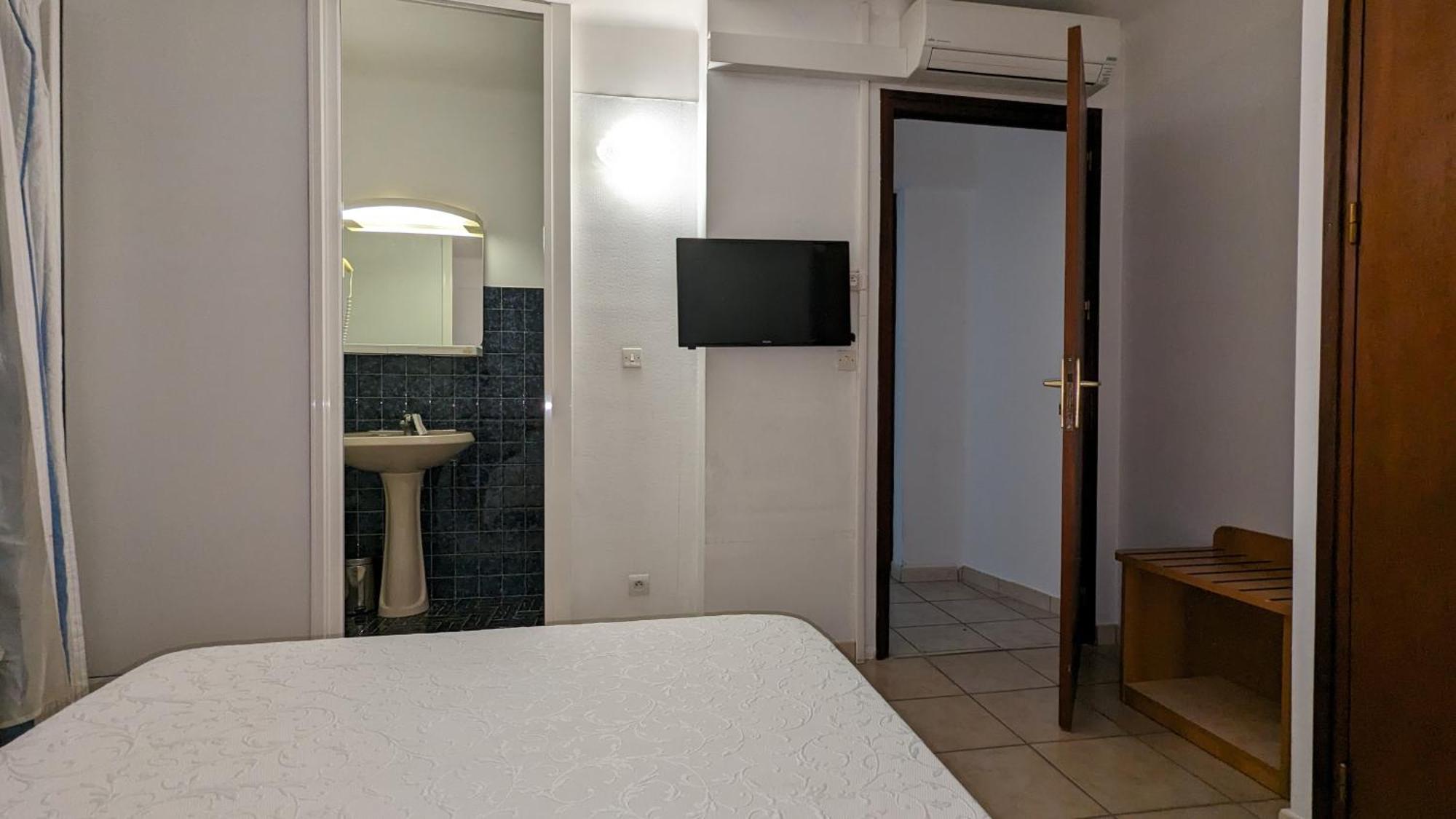 Le Porto T3 55m2 Vue Immeuble Traditionnel En Pierre De Taille Avec Prestations Exceptionnelles Barbecue Ordinateur Videosurveillance Terrasse Panoramique * Porto (Corsica)