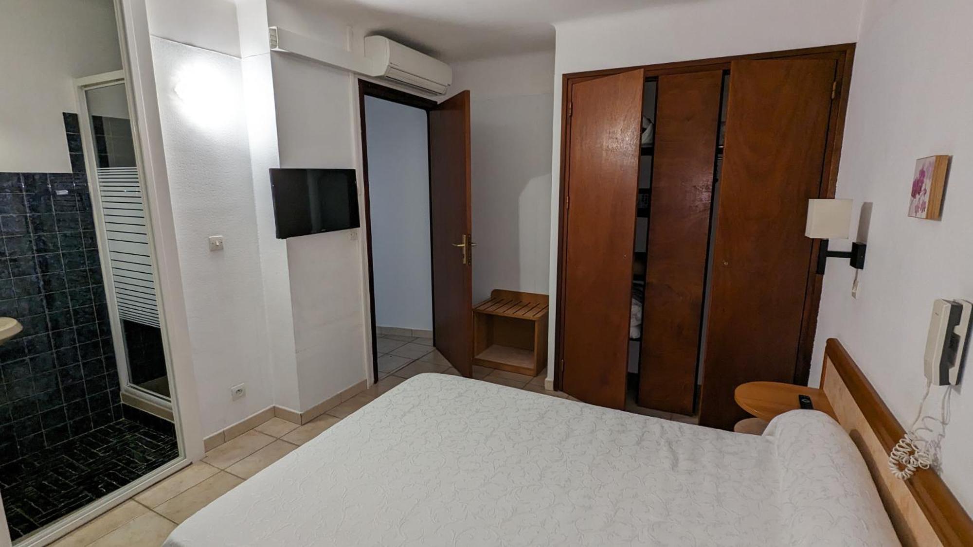 Le Porto T3 55m2 Vue Immeuble Traditionnel En Pierre De Taille Avec Prestations Exceptionnelles Barbecue Ordinateur Videosurveillance Terrasse Panoramique Porto (Corsica)