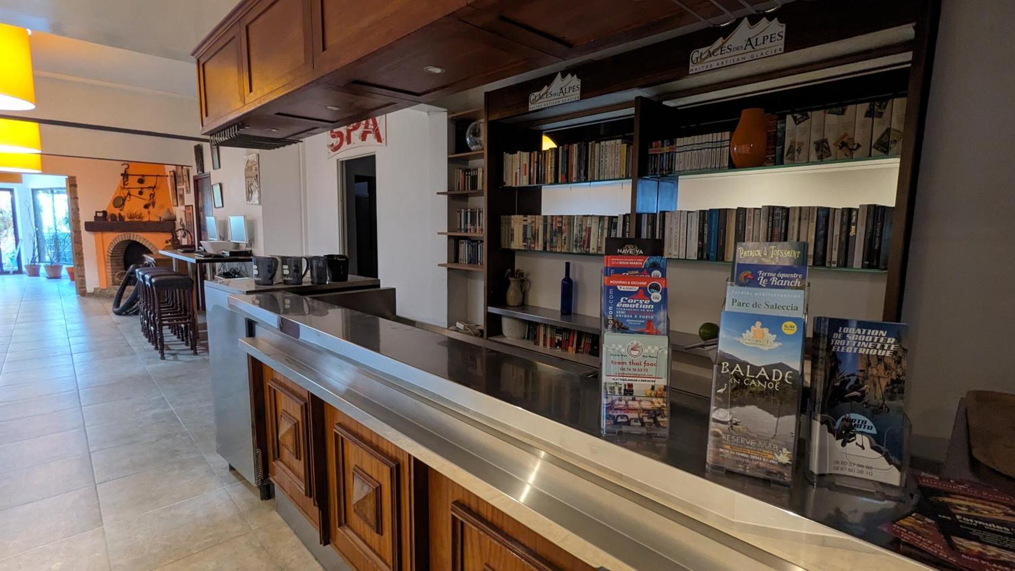 Apartment Le Porto T3 55m2 Vue Immeuble Traditionnel En Pierre De Taille Avec Prestations Exceptionnelles Barbecue Ordinateur Videosurveillance Terrasse Panoramique Porto (Corsica)