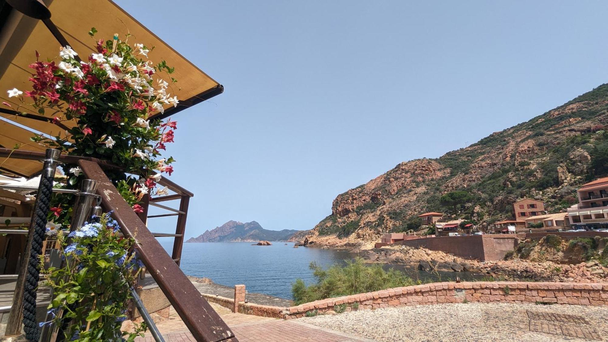 Le Porto T3 55m2 Vue Immeuble Traditionnel En Pierre De Taille Avec Prestations Exceptionnelles Barbecue Ordinateur Videosurveillance Terrasse Panoramique Porto (Corsica)