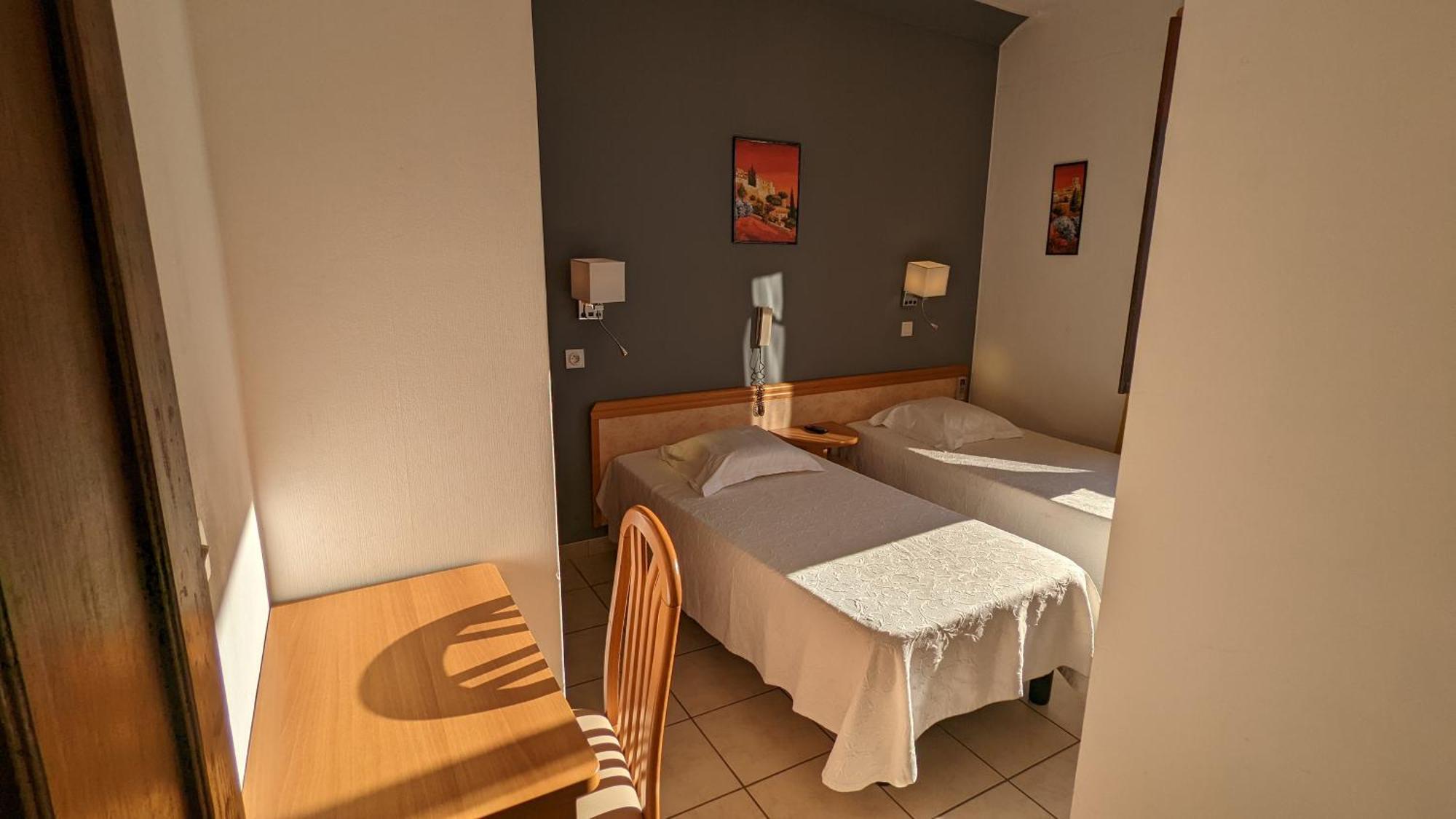 Le Porto T3 55m2 Vue Immeuble Traditionnel En Pierre De Taille Avec Prestations Exceptionnelles Barbecue Ordinateur Videosurveillance Terrasse Panoramique