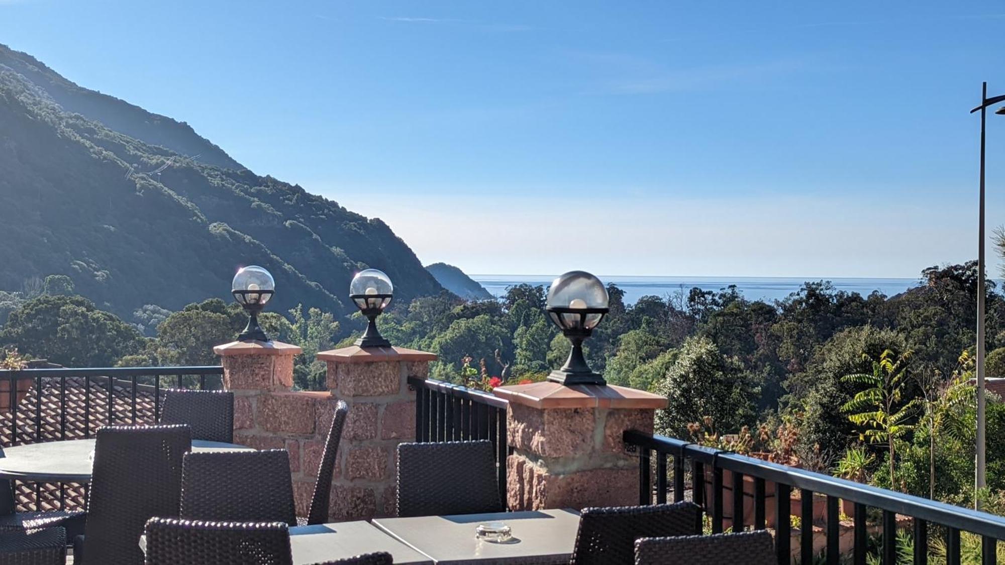 Le Porto T3 55m2 Vue Immeuble Traditionnel En Pierre De Taille Avec Prestations Exceptionnelles Barbecue Ordinateur Videosurveillance Terrasse Panoramique Porto (Corsica)