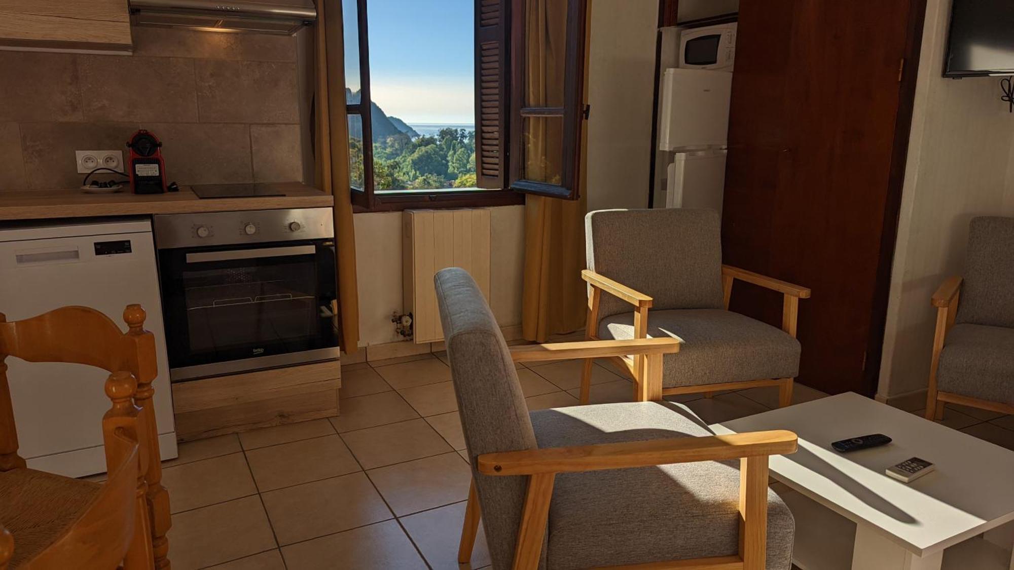 Apartment Le Porto T3 55m2 Vue Immeuble Traditionnel En Pierre De Taille Avec Prestations Exceptionnelles Barbecue Ordinateur Videosurveillance Terrasse Panoramique *