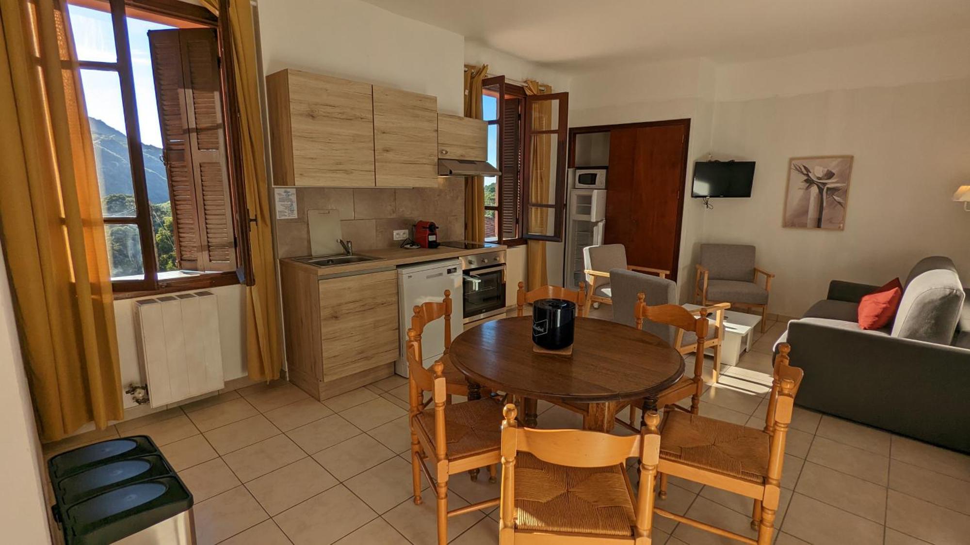 Le Porto T3 55m2 Vue Immeuble Traditionnel En Pierre De Taille Avec Prestations Exceptionnelles Barbecue Ordinateur Videosurveillance Terrasse Panoramique Apartment